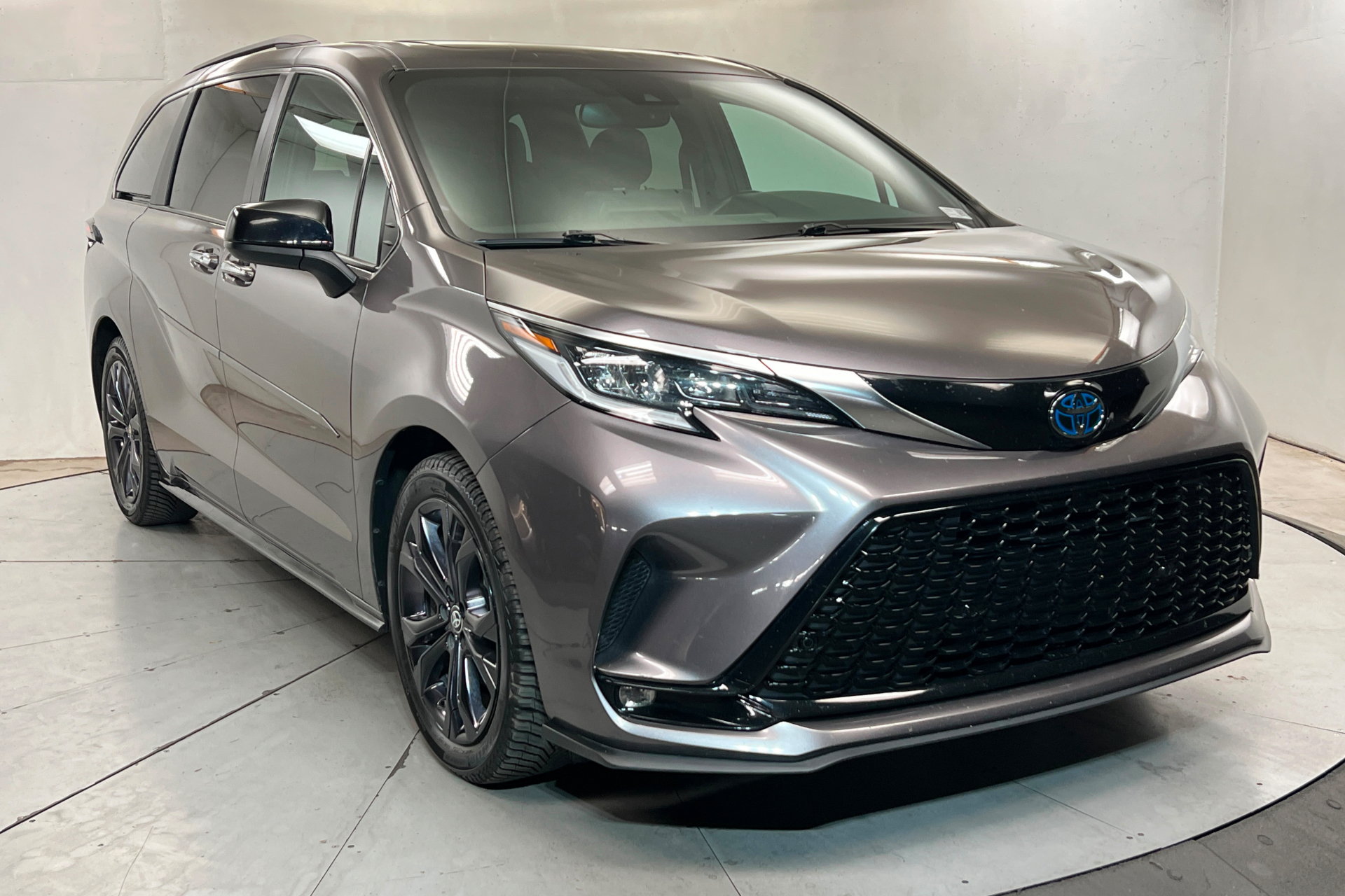 Used 2022 Toyota Sienna XSE w/ XSE Plus Package FWD image 8
