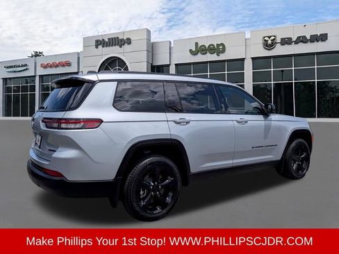 Used 2025 Jeep Grand Cherokee L Limited w/ Luxury Tech Group II AWD/4WD image 3