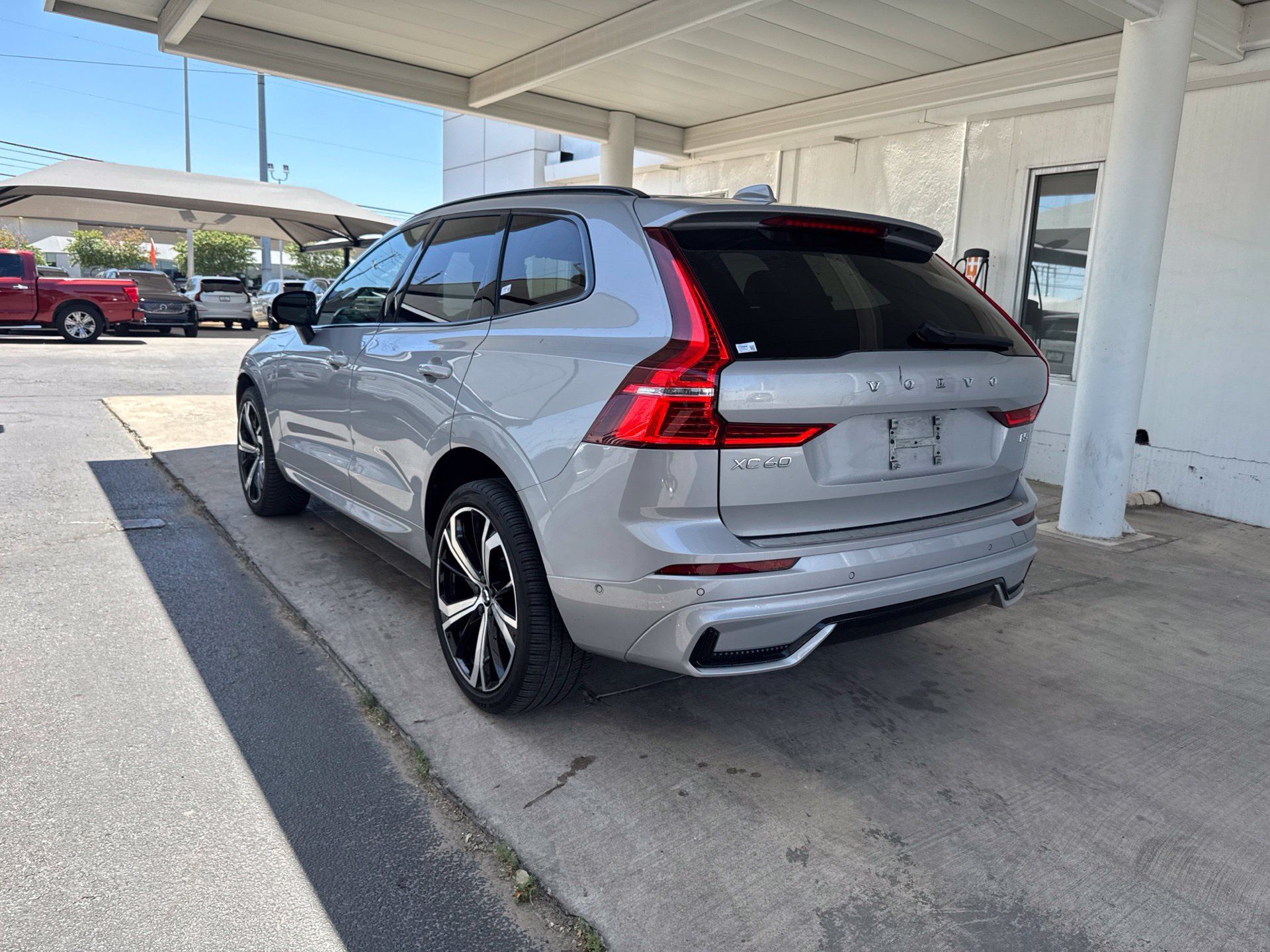 Certified 2023 Volvo XC60 B5 Ultimate w/ Climate Package FWD image 10