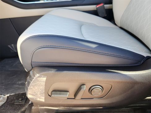 New 2026 Kia Carnival EX image 17