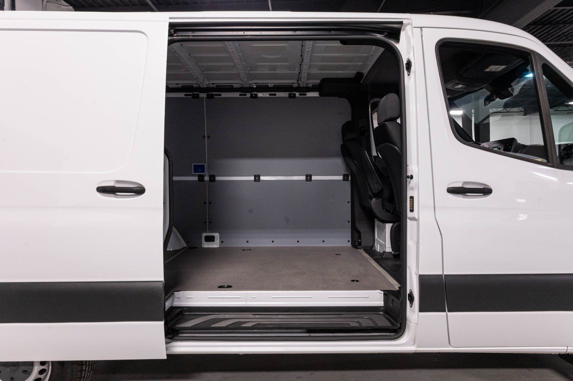 Used 2021 Mercedes-Benz Sprinter 2500 w/ Driver Convenience Package image 25