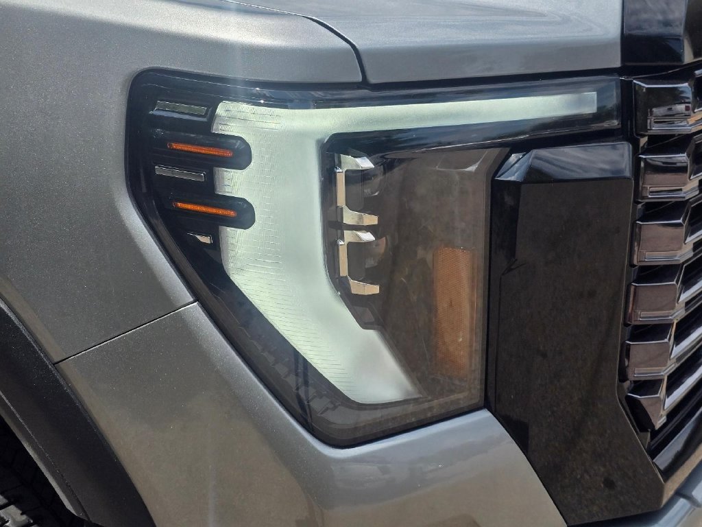 Used 2025 GMC Sierra 3500 Denali Ultimate AWD/4WD image 4