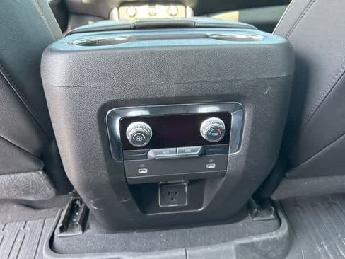 Used 2023 GMC Yukon SLT AWD/4WD image 12