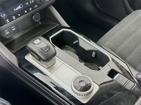 Used 2025 Mitsubishi Outlander SE image 16