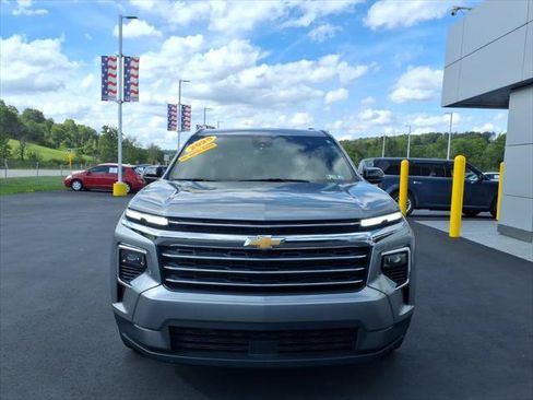 Used 2025 Chevrolet Traverse LT AWD/4WD image 3