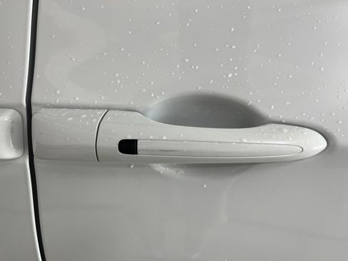Used 2024 Chrysler Pacifica Touring-L FWD image 39