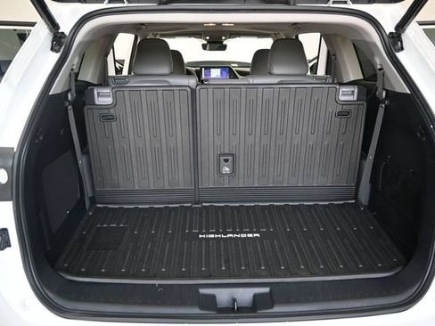 Used 2023 Toyota Highlander Limited FWD image 16