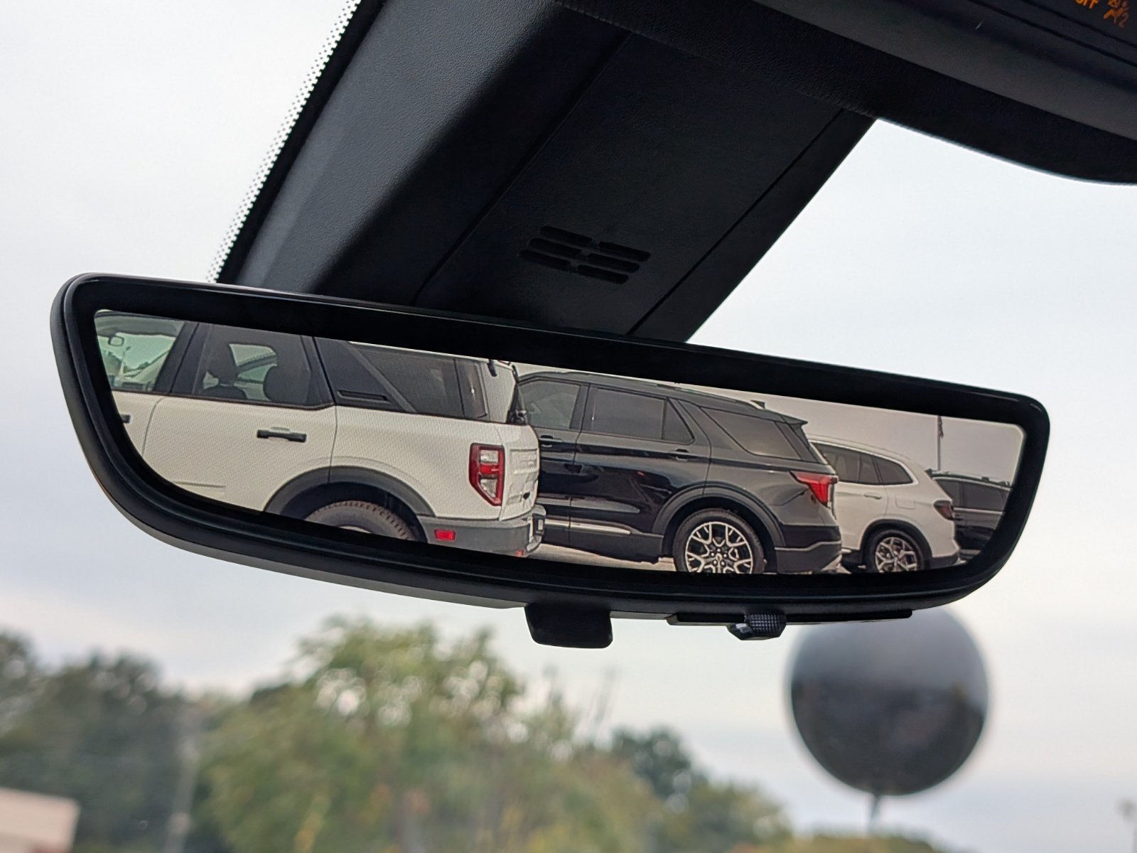 Used 2023 Chevrolet Traverse Premier FWD image 20