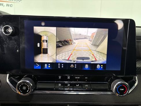 Used 2023 Chevrolet Colorado Trail Boss w/ Technology Package AWD/4WD image 15