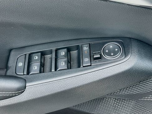 Certified 2025 Kia Seltos EX FWD image 18