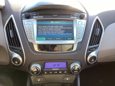 Used 2010 Hyundai Tucson Limited w/ Premium Pkg 4 image 19