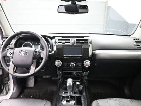 Used 2018 Toyota 4Runner TRD Off-Road Premium AWD/4WD image 25