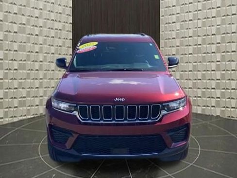 Certified 2025 Jeep Grand Cherokee Laredo X AWD/4WD image 10
