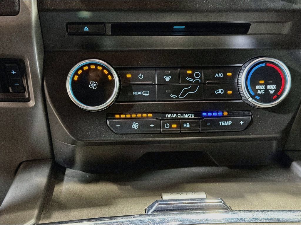 Used 2018 Ford Expedition XLT AWD/4WD image 17