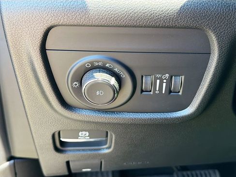 Used 2025 Jeep Grand Cherokee Limited AWD/4WD image 23