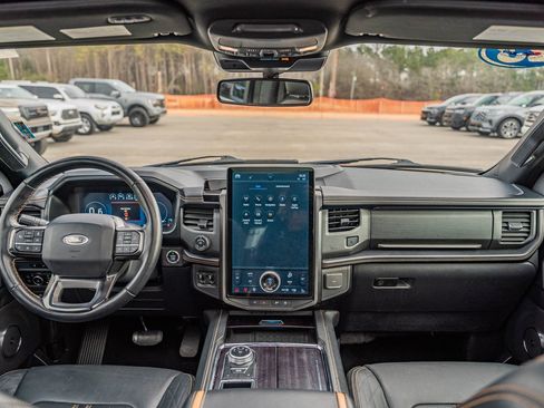 Certified 2023 Ford Expedition Platinum image 31