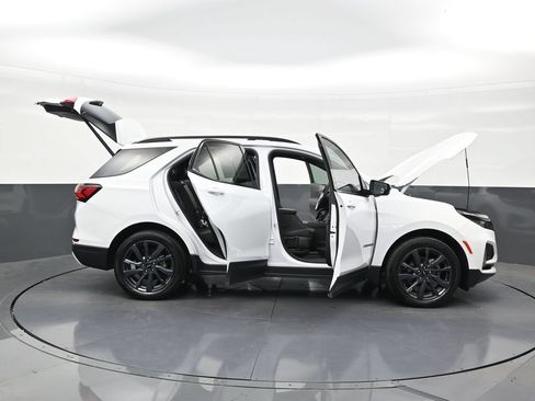 Used 2024 Chevrolet Equinox RS FWD image 29