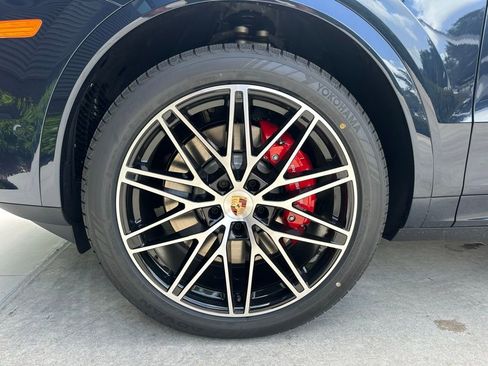 Certified 2025 Porsche Cayenne S AWD/4WD image 42