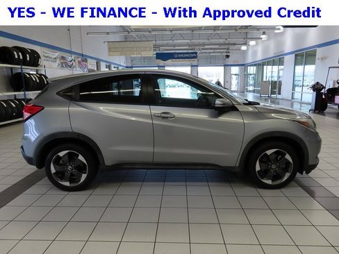 Used 2018 Honda HR-V EX image 3
