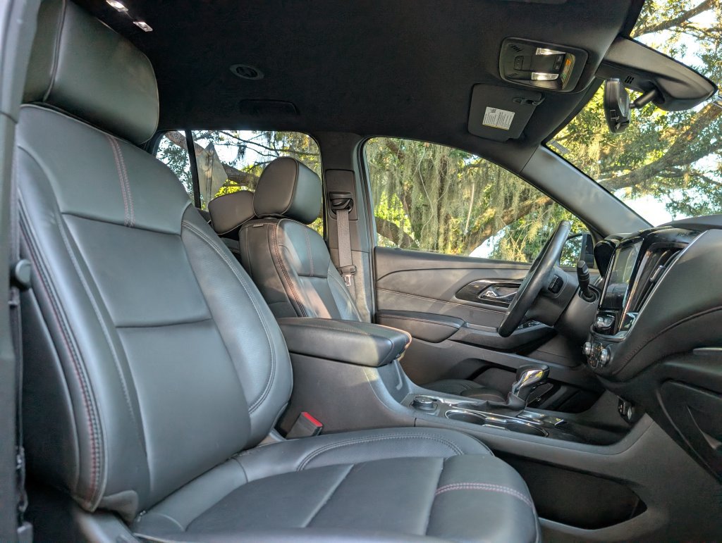 Used 2023 Chevrolet Traverse RS FWD image 18