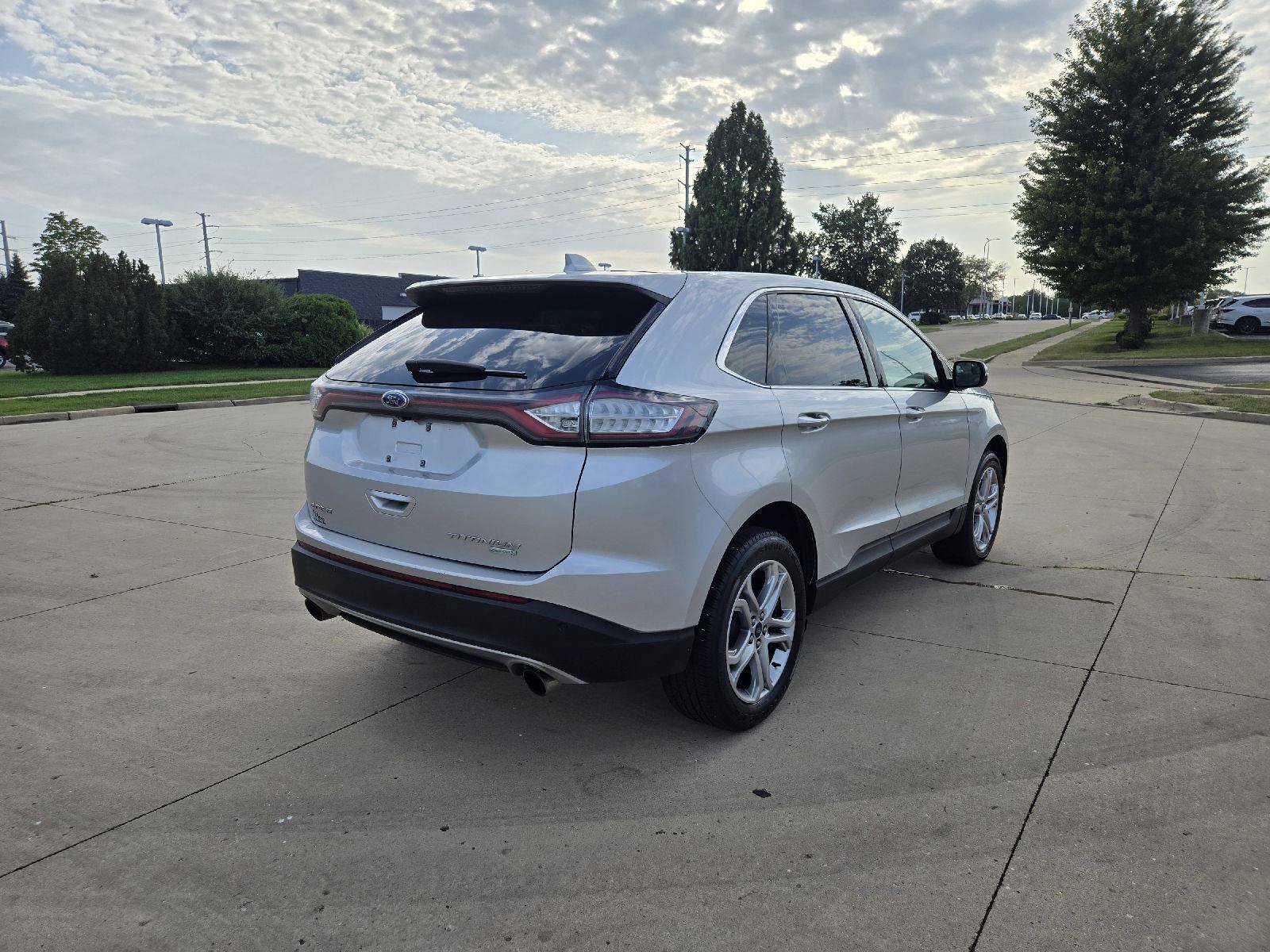 Used 2018 Ford Edge Titanium w/ Equipment Group 301A FWD image 3