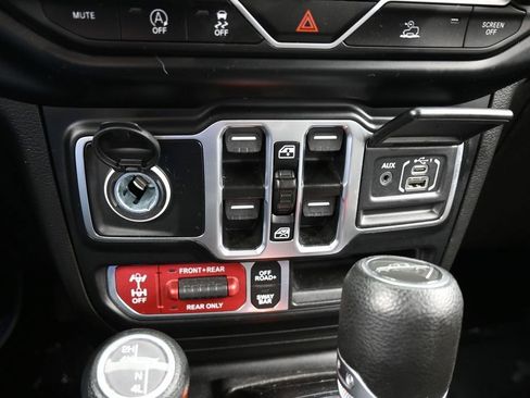 Used 2023 Jeep Gladiator Rubicon w/ LED Lighting Group AWD/4WD image 23
