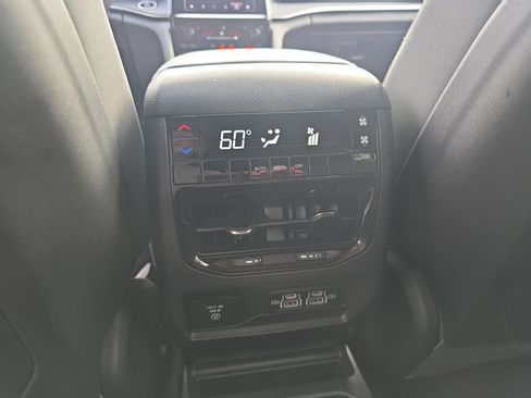 Used 2025 Jeep Grand Cherokee L Laredo w/ Luxury Tech Group I AWD/4WD image 15