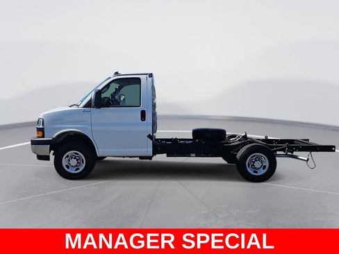 New 2023 Chevrolet Express 3500 w/ Power Convenience Package RWD image 4