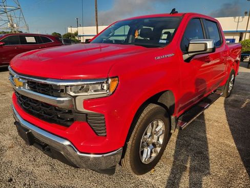 Used 2023 Chevrolet Silverado 1500 LT AWD/4WD image 3