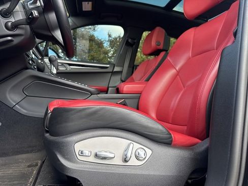 Used 2021 Porsche Macan GTS image 28