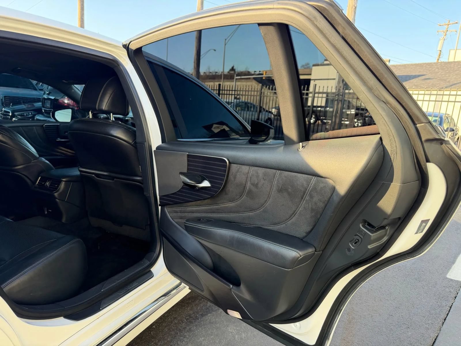 Used 2018 Lexus LS 500 AWD w/ Accessory Package (Z2) image 22