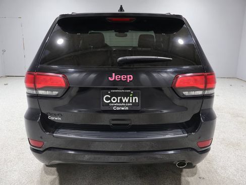 Used 2018 Jeep Grand Cherokee Altitude AWD/4WD image 3