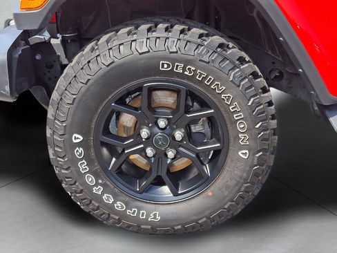 Used 2025 Jeep Gladiator Sport AWD/4WD image 9