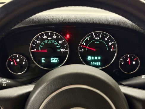 Used 2014 Jeep Wrangler Unlimited Sahara w/ Connectivity Group AWD/4WD image 19
