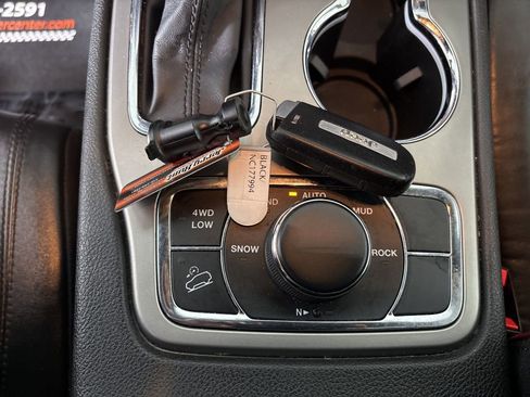 Used 2022 Jeep Grand Cherokee Limited image 20