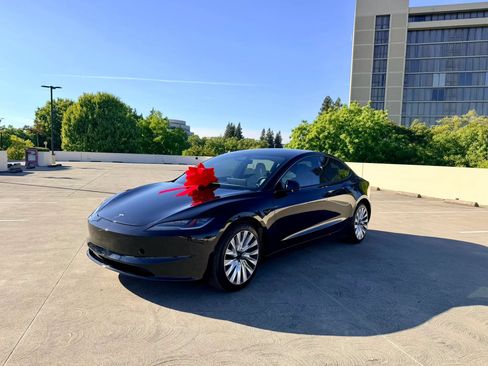 Used 2024 Tesla Model 3 Standard Range RWD image 16