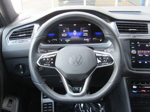 Used 2022 Volkswagen Tiguan SE R-Line image 32