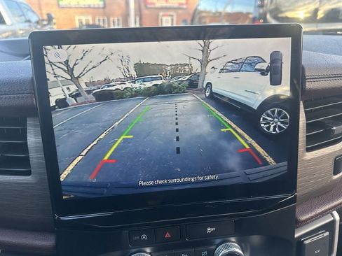 Used 2024 Ford Expedition Limited image 25