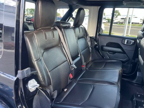 Used 2023 Jeep Wrangler Unlimited Rubicon 4xe w/ Cold Weather Group AWD/4WD image 38