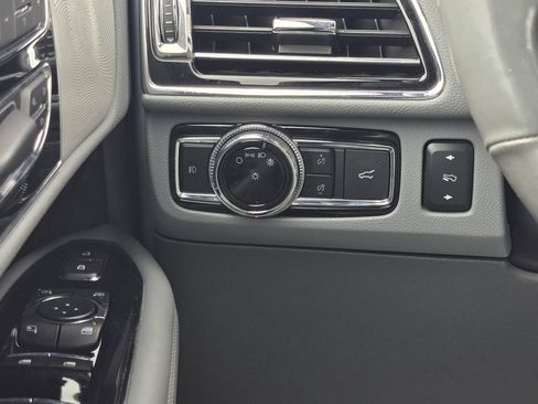 Used 2021 Lincoln Navigator Reserve image 35