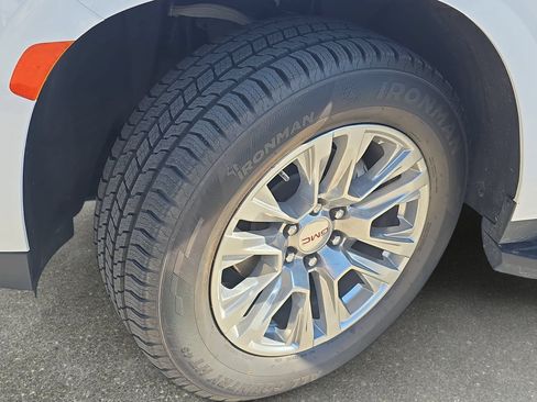 Used 2024 GMC Yukon XL Denali AWD/4WD image 30