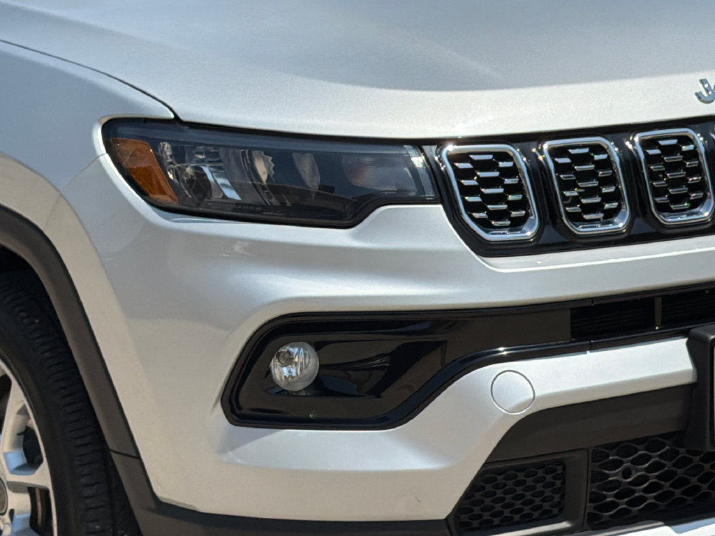 Used 2025 Jeep Compass Limited AWD/4WD image 4