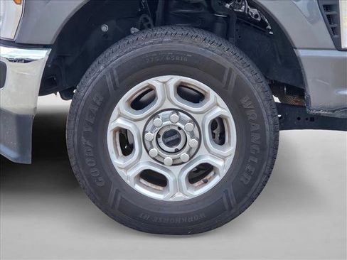 Used 2025 Ford F250 XLT AWD/4WD image 14