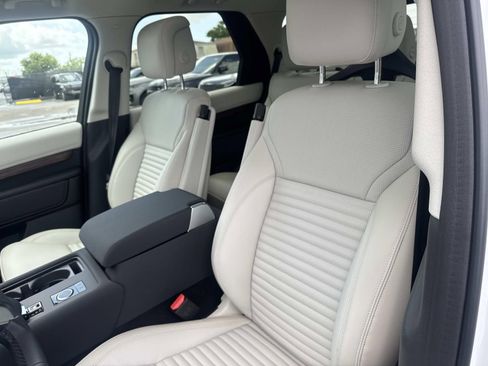 New 2026 Land Rover Discovery S AWD/4WD image 10