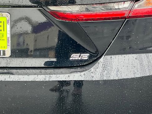 Used 2025 Toyota Camry SE FWD image 10