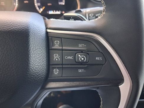 Used 2024 Jeep Grand Cherokee L Limited AWD/4WD image 7