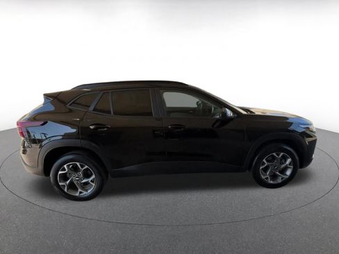 Used 2025 Chevrolet Trax LT FWD image 16