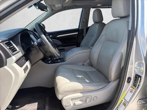 Used 2015 Toyota Highlander XLE FWD image 10