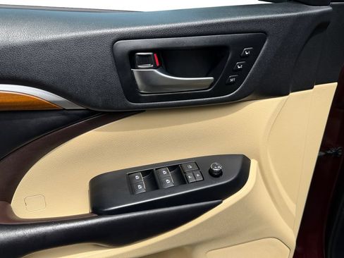 Used 2019 Toyota Highlander Limited AWD/4WD image 15