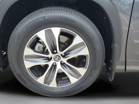 Used 2023 Toyota Highlander XLE FWD image 26